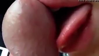 Sensual Friend Gives An Impressive Oral Pleasure In Indian Video