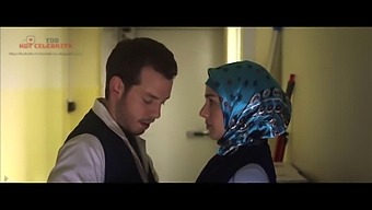 המפגש החם של אקיה בגום מ-2012 עם קומה ב-Hd