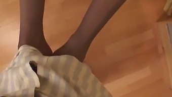 A Housewife Gives A Blowjob And Swallows Cum
