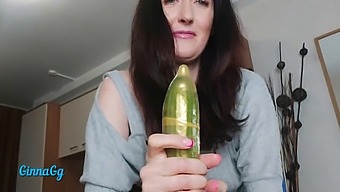 חוויתי גמירה נשית במהלך פיסטינג ומשחקי מלפפון